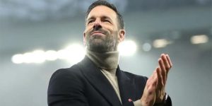 HLV Van Nistelrooy chia tay CLB Leicester trong âm thầm